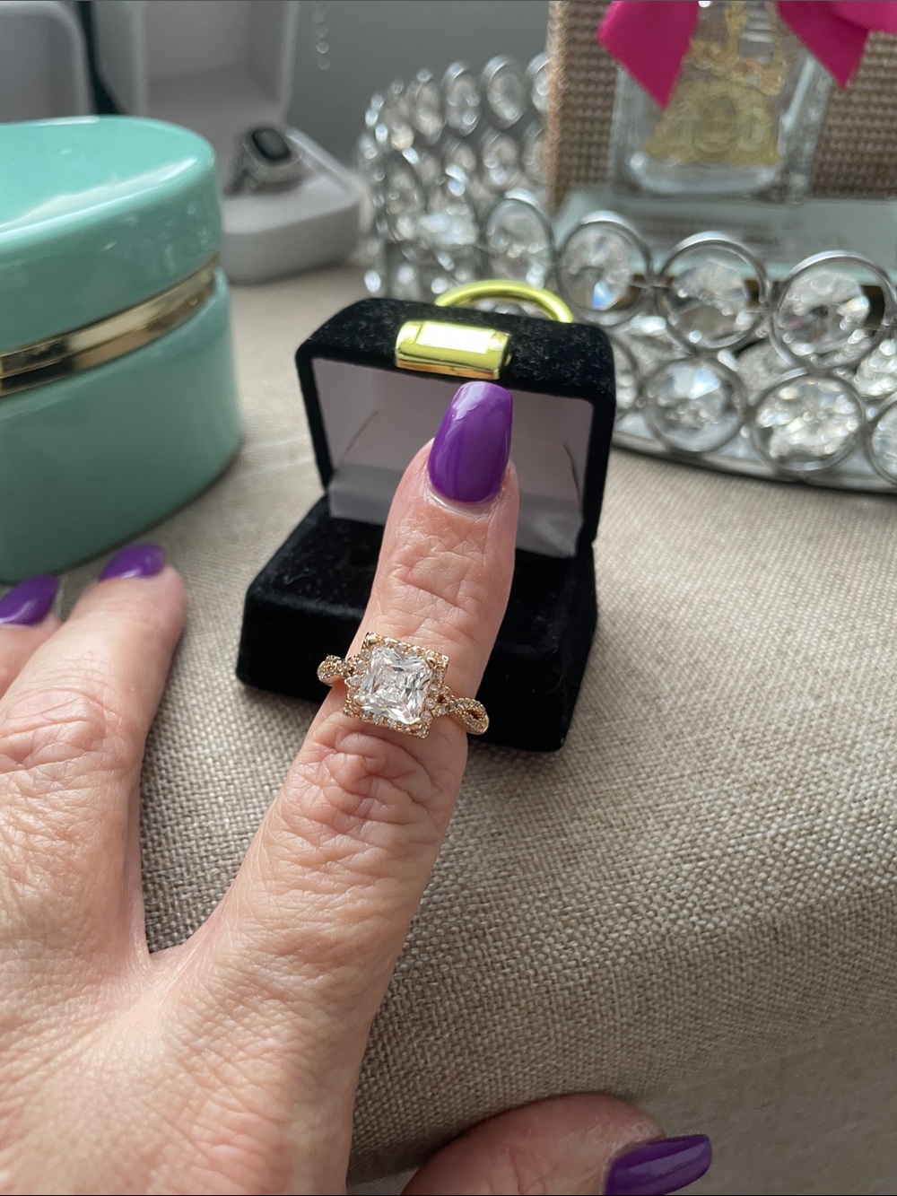 ✨Gold Halo Cushion-Cut Engagement Ring with Clear Center Stone Size 6.5✨NEW